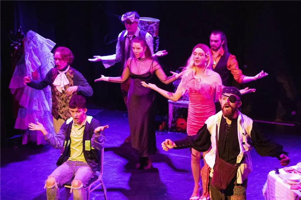 England, Italien und Frankreich: Pauline Kappmeyer tourt international Szene aus dem Halloween-Theaterstück "Cam, Die with me".