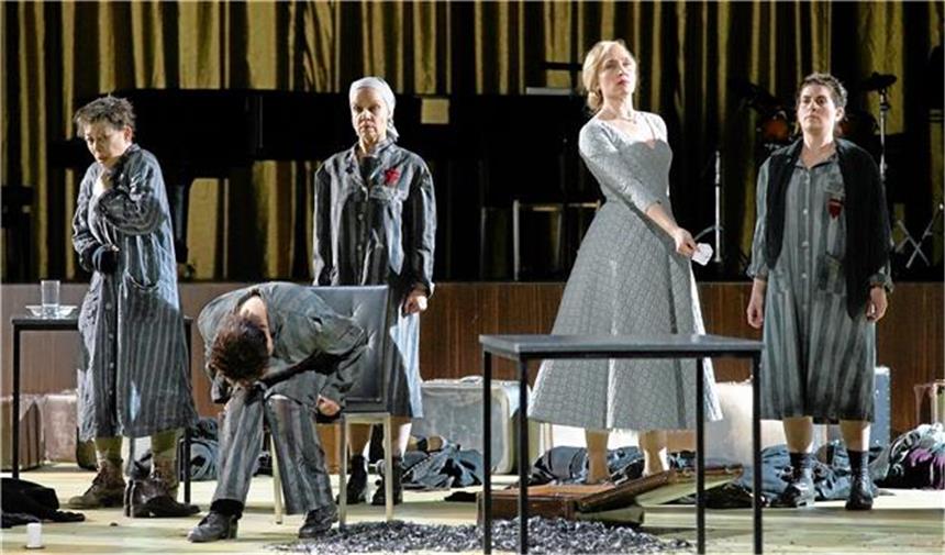 Bewegende Oper „Die Passagierin“ handelt von Auschwitz Szene aus der bewegenden Oper „Die Passagierin“ im Musiktheater im Revier