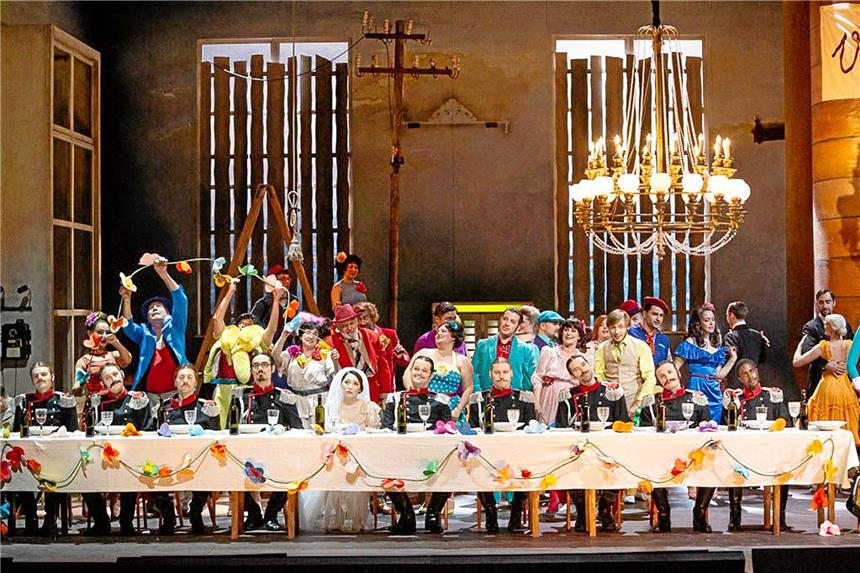 Szene aus der Donizetti-Oper im Gelsenkirchener Musiktheater im Revier. Foto: Malinowski