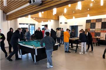 Szenen wie diese, als schon am ersten Tag der Wiedereröffnung Kicker und Billardtisch im Jugendzentrum Sunshine dicht umlagert waren, sind derzeit nicht möglich.