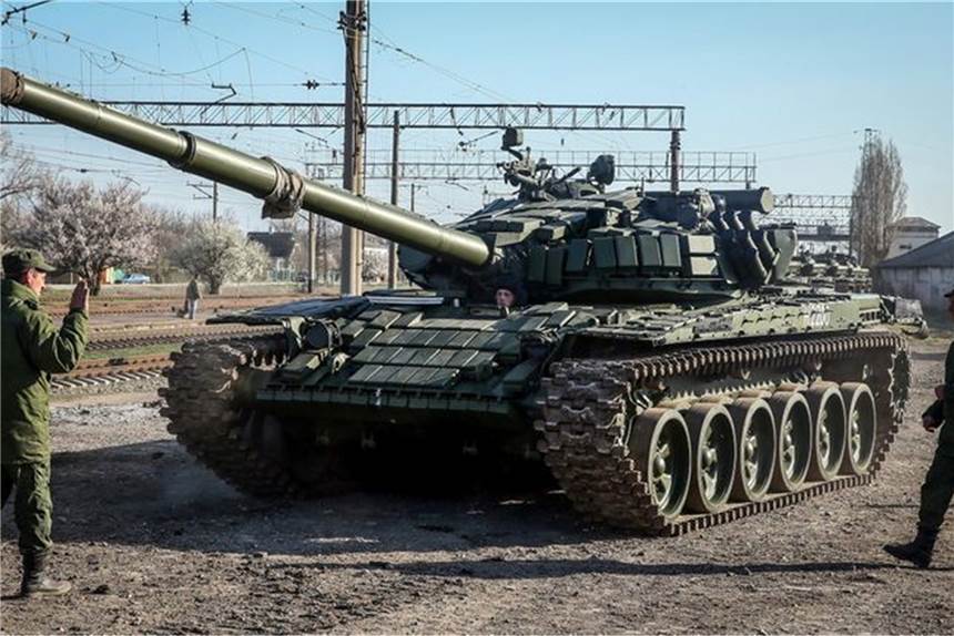 Panzer für die Ukraine: Deutschland bereitet Ringtausch für Waffenlieferungen vor T-72-Panzer der russischen Armee (Archivbild). Slowenien soll eine größere Stückzahl seiner T-72-Kampfpanzer an die Ukraine abgeben und aus Deutschland dafür Ersatz erhalten.
