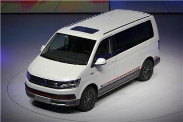 T6-Transporter von Volkswagen: Laut Medienberichten will Apple das Modell zu selbstfahrenden Elektro-Shuttles für seine Mitarbeiter im Silicon Valley umrüsten. Foto: Fredrik von Erichsen/Archiv