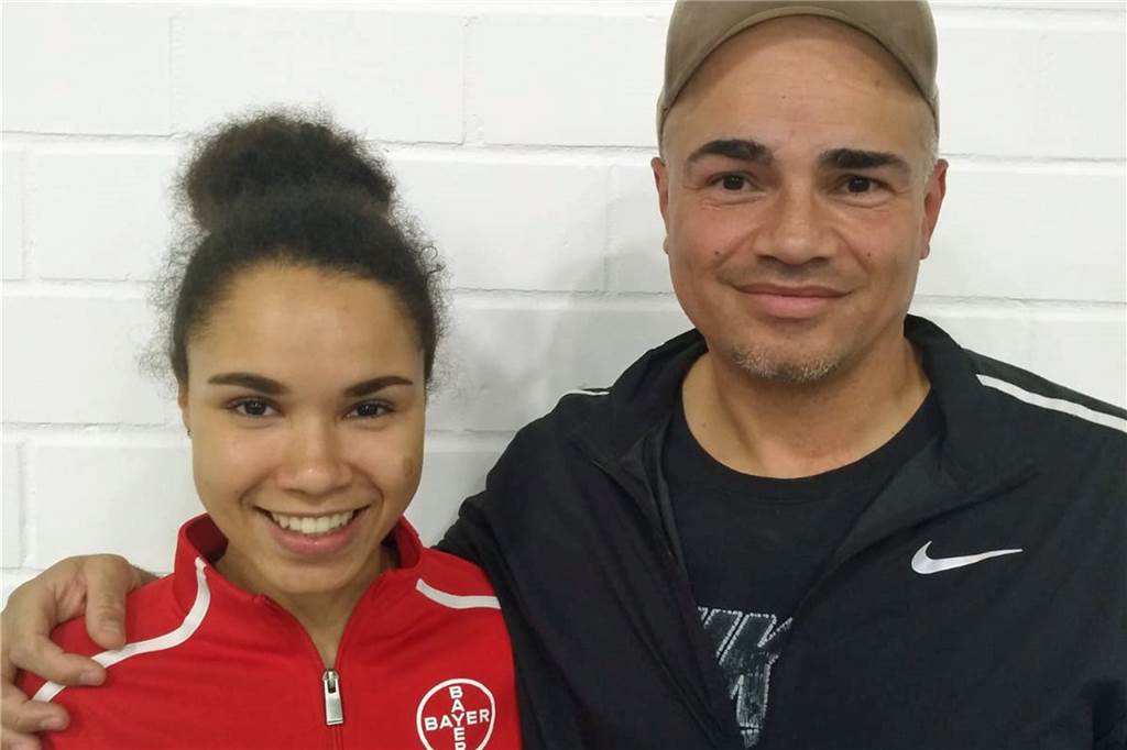 Tabea Christ meldet sich mit NRW-Titel im Weitsprung zurück Tabea Christ nach dem Titelgewinn mit ihrem neuen Trainer Charles Friedek