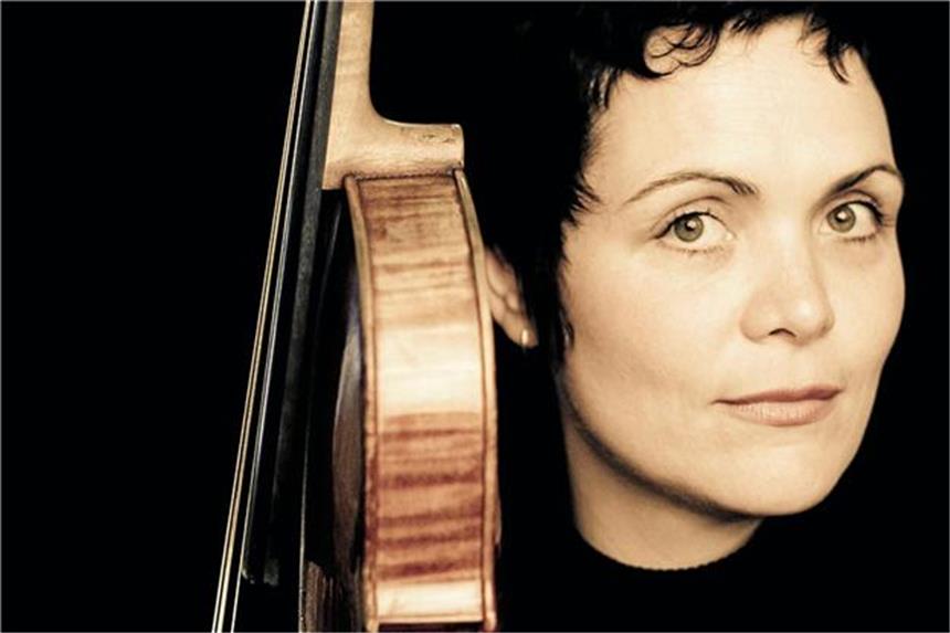 Entdeckungen im musikalischen Irrgarten Tabea Zimmermann, Ehefrau des Bochumer Generalmusikdirektors Steven Sloane, spielt am Freitag.