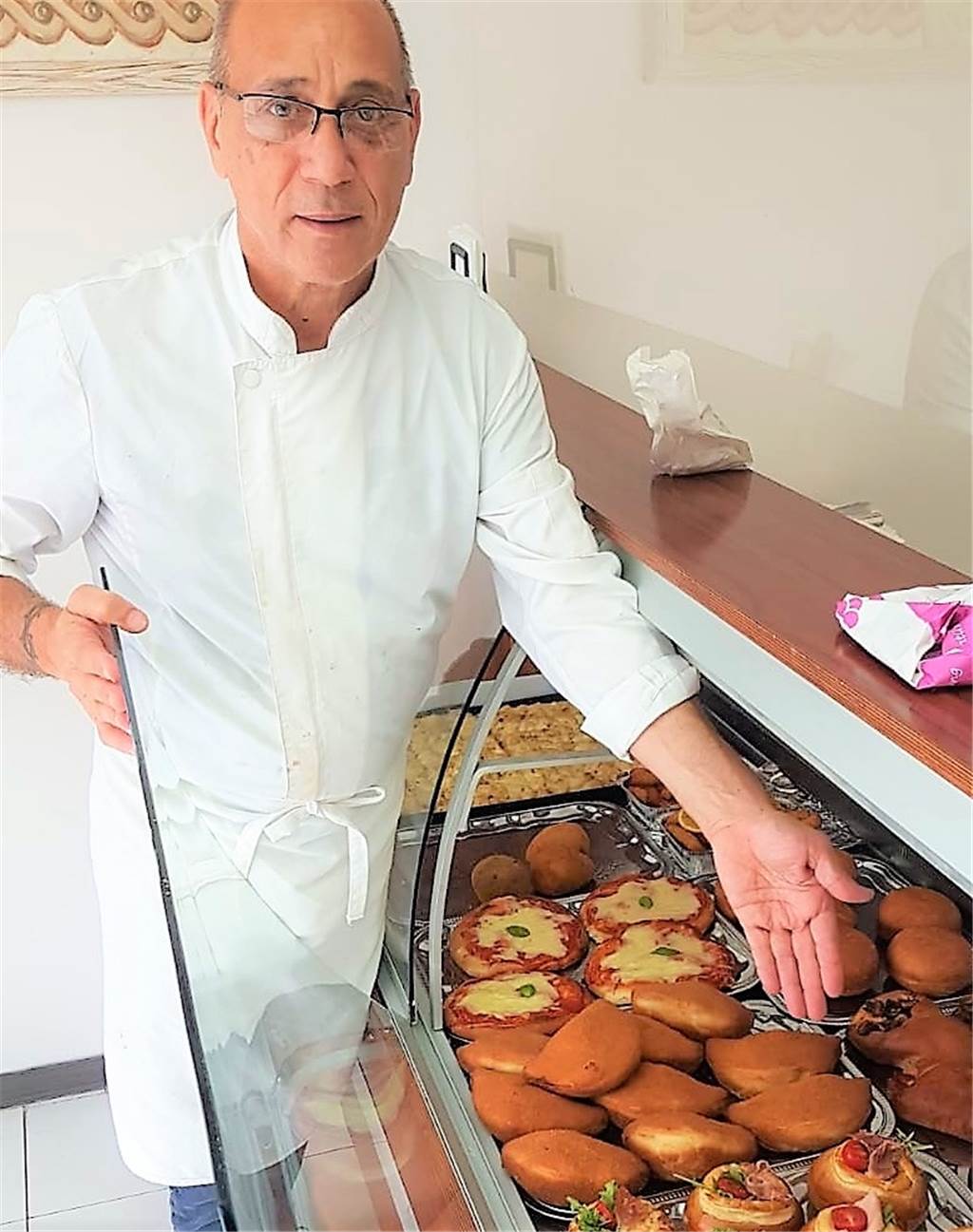 Neueröffnung: In Dortmunds Westen gibt es jetzt sizilianisches Streetfood Täglich außer montags sind die Auslagen im „Il Siciliano“ mit Cartocciate, Arancini und Co. gefüllt.
