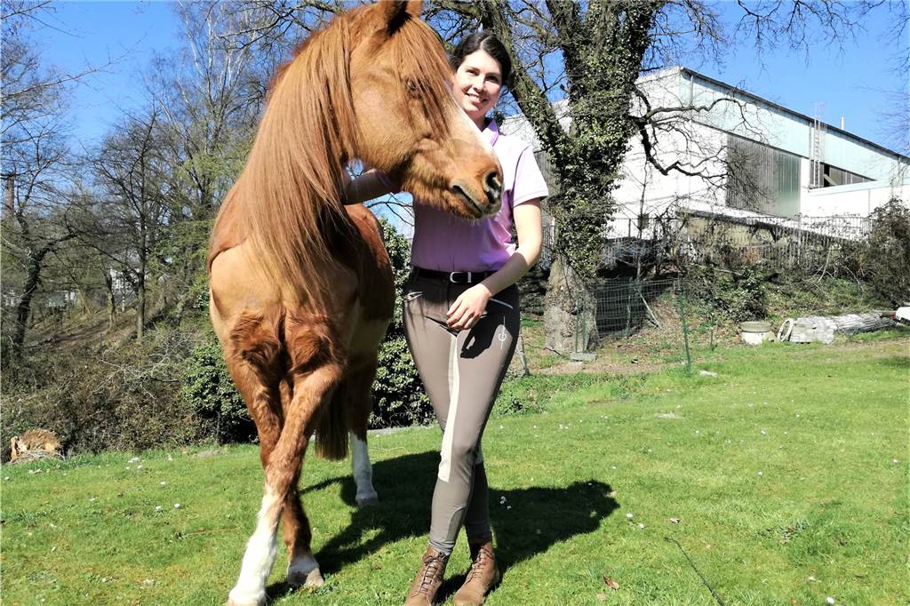 Mit Video: Talina Lorei macht Pony-Opa Obelix zum Weltrekordhalter Tänzchen gefällig? Auch das hat Obelix drauf.