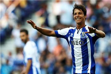 Talentierter Strahlemann: Atletico Madrids Oliver Torres, hier noch im Trikot des FC Porto, galt nach dem Gewinn der U19-EM im Jahr 2012 als eins der herausragendsten Talenten Europas. Zuletzt stagnierte allerdings seine Entwicklung.
