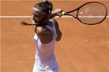 Tamara Korpatsch steht nach dem Sieg über Oceane Dodin aus Frankreich im Achtelfinale von Prag. Foto: Peter Klaunzer/KEYSTONE