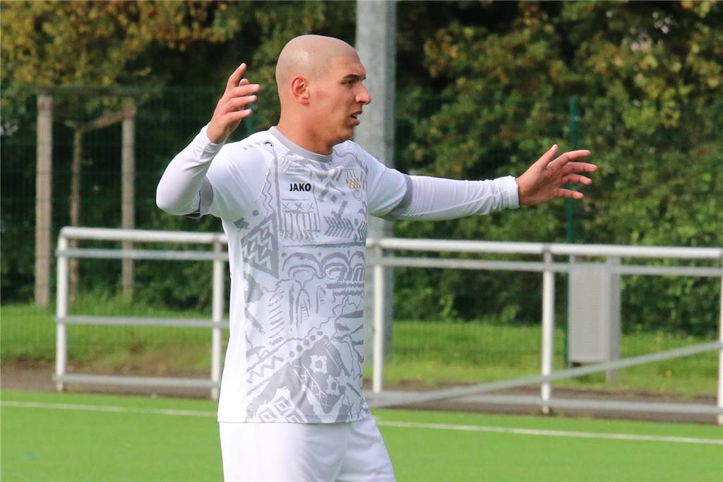 Weddinghofens Taner Erel glänzt mit Fair-Play-Aktion: „Wir haben doch schon 5:1 geführt“ Taner Erel war im Stadtderby einer der Antreiber beim VfK Weddinghofen.