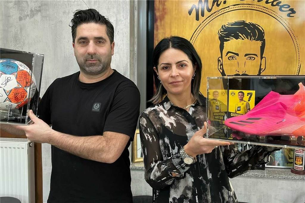 Taner Dogan war ein Dortmunder Wandervogel: Heute sind die BVB-Profis seine Kunden Taner und Derya Dogan heute in ihrem Salon.