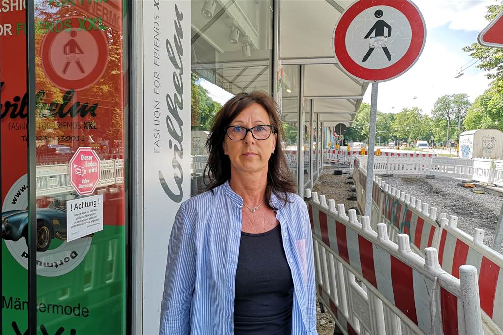 Wall-Baustellen: „Es ist nur noch Chaos in der Stadt“ Tanja Daubertshäuser, Verkäuferin im Modehaus Wilhelm, muss sich mit gestressten Kunden herumschlagen, die am Baustellen-belasteten Wall keinen Parkplatz finden.
