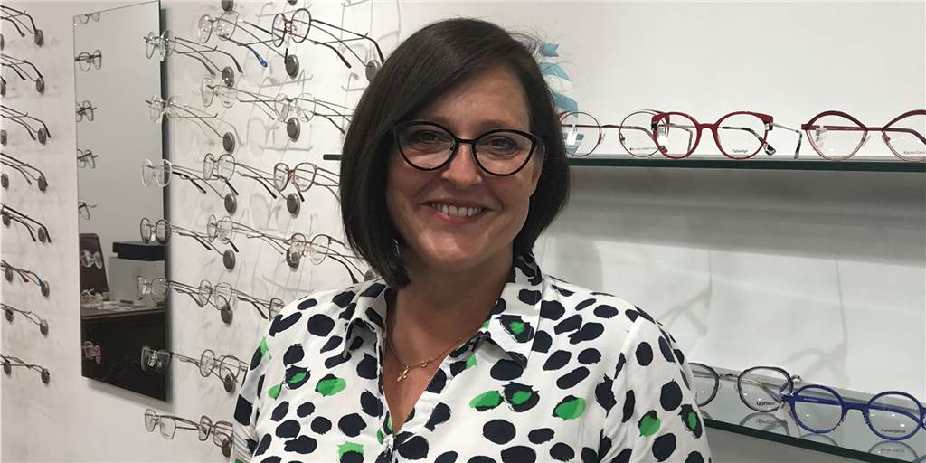 Weltneuheit bei Lüner Optikerin - Hilfe für den digitalen Alltag Tanja Rambasky von "Der Brillenladen" in Lünen freut sich auf eine Weltneuheit in ihrem Geschäft.