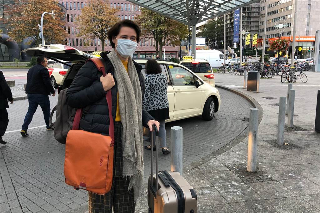 Komplett-Ausfall im ÖPNV: So lief der Nahverkehrs-Streik in Dortmund Tanja Rohr am Hauptbahnhof: Die Dortmunderin hatte ihr Taxi extra früh bestellt, um ihren Zug nicht zu verpassen.