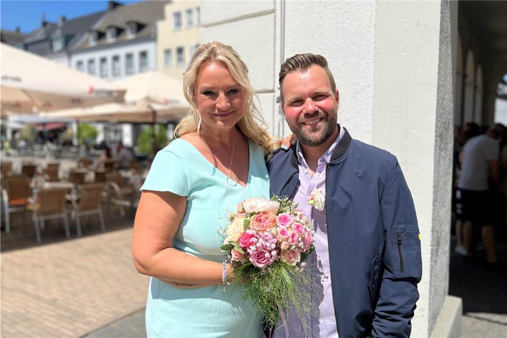 Tanja (44) und Matthias (33): „Haben uns gefunden, als wir uns nicht suchten“ Tanja und Matthias Strzemsky stehen auf dem Marktplatz in Dorsten.