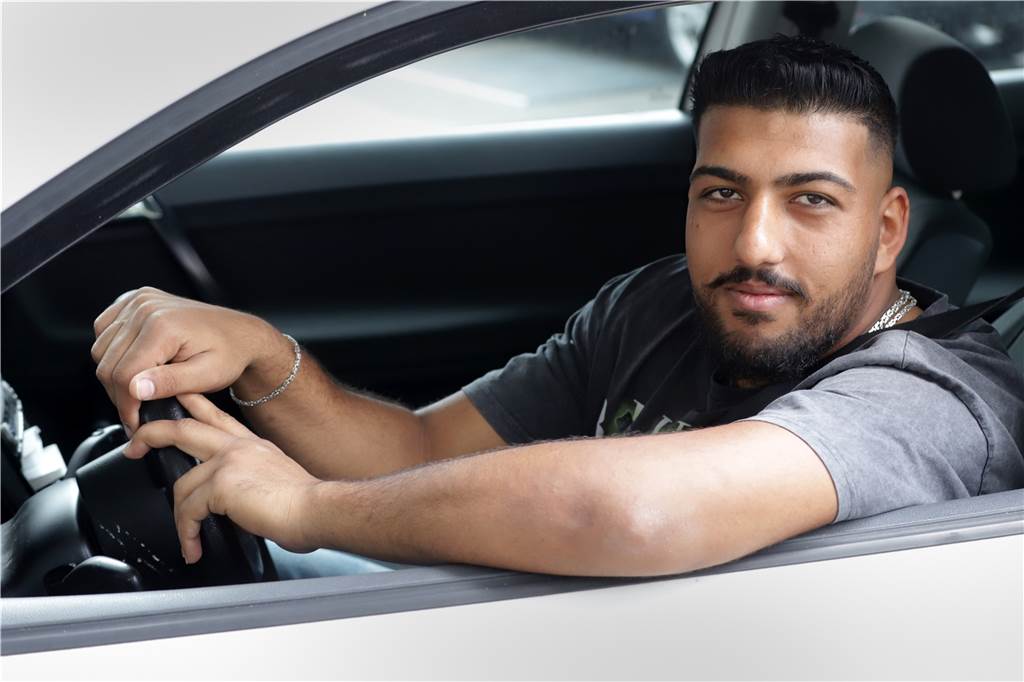Tankstellen in Lünen erleben Ansturm wie im Sommerschlussverkauf "Tanken muss ich sowieso, ob zu diesem Preis oder für 2,30 Euro", schaut Mohammed Omar locker auf den Ansturm an den Zapfsäulen.