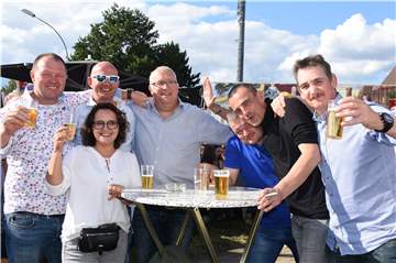 Tanz- und Schunkelstimmung herrschte im und am "Völkering-Zelt" am Viehmarkt.