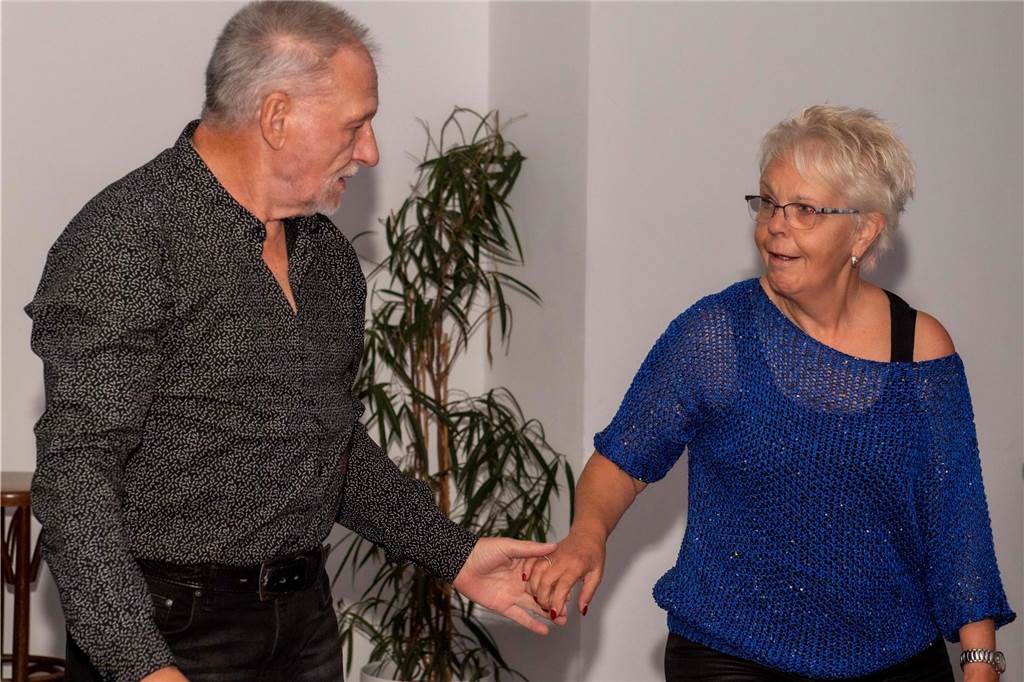 Tanzbarer Discofox, Charts und Popschlager lagen am Samstagabend (20. Oktober) in der Stadtmühle auf dem Plattenteller – Disco wie früher war das Motto, das alle Generationen zum Tanzen und Feiern lockte.