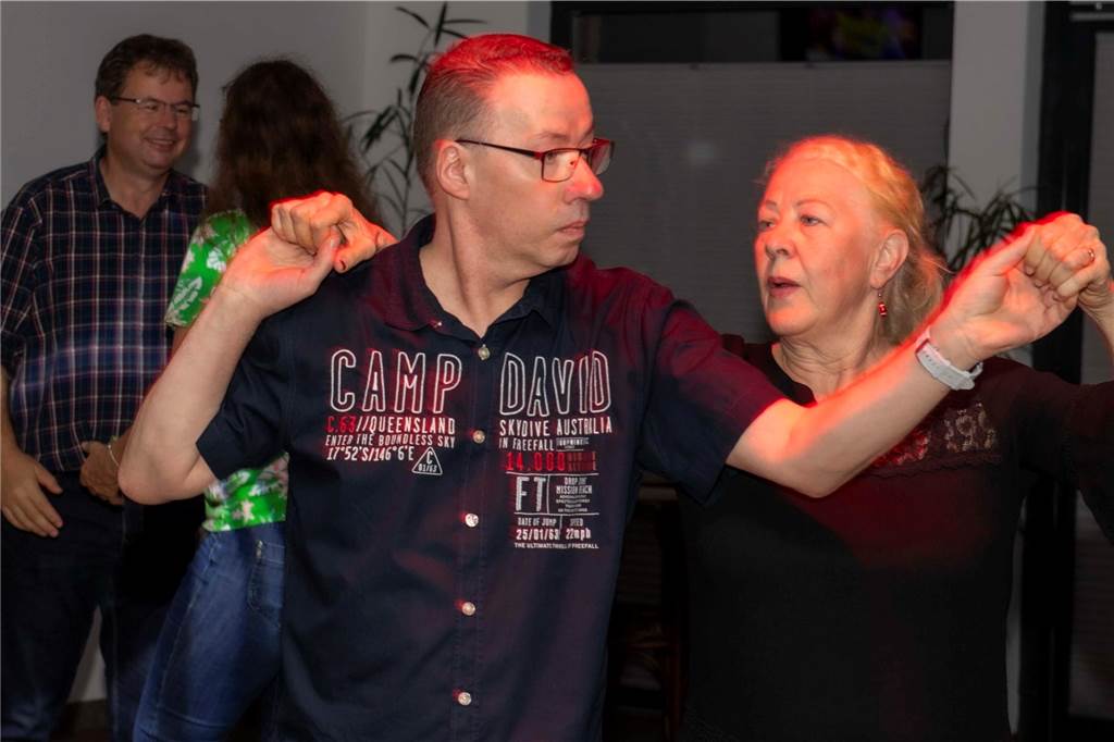 Tanzbarer Discofox, Charts und Popschlager lagen am Samstagabend (20. Oktober) in der Stadtmühle auf dem Plattenteller – Disco wie früher war das Motto, das alle Generationen zum Tanzen und Feiern lockte.