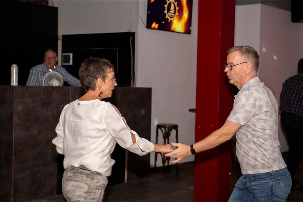 Tanzbarer Discofox, Charts und Popschlager lagen am Samstagabend (20. Oktober) in der Stadtmühle auf dem Plattenteller – Disco wie früher war das Motto, das alle Generationen zum Tanzen und Feiern lockte.