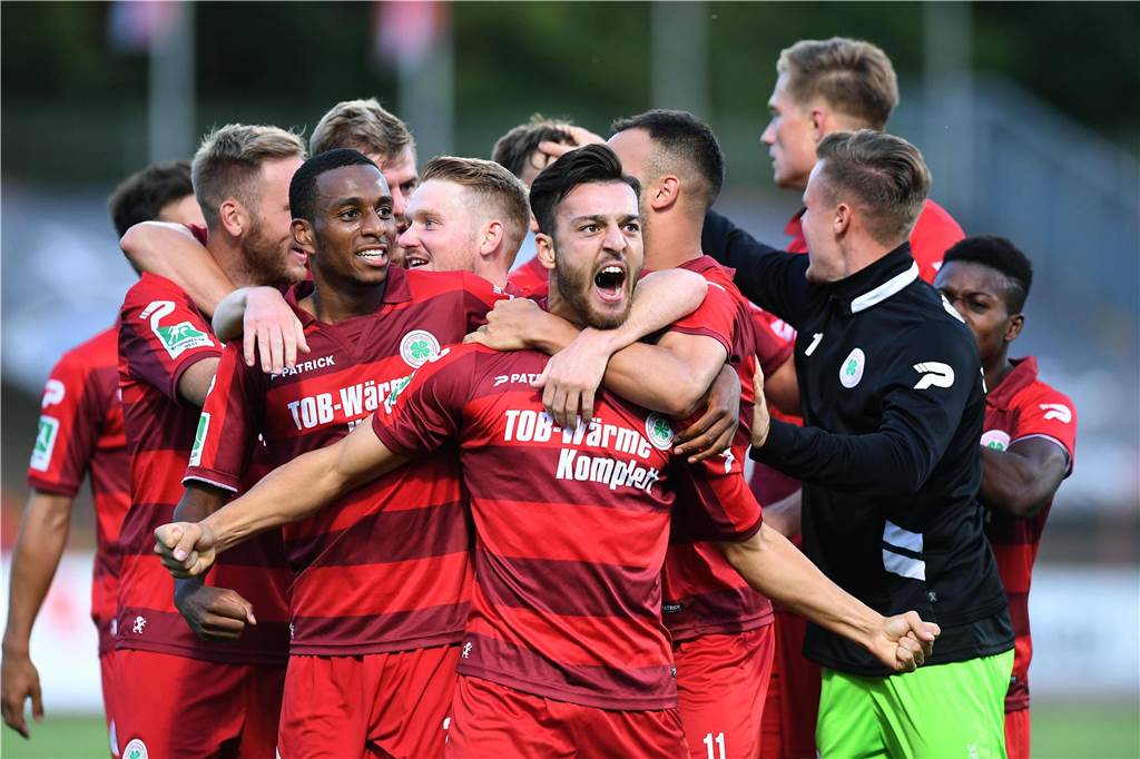 Dem Erdbeben in der Türkei folgt Vertragsauflösung: Die emotionale Geschichte von Tarik Kurt Tarik Kurt verließ RW Oberhausen zur Saison 2020/21 in Richtung Istanbulspor.