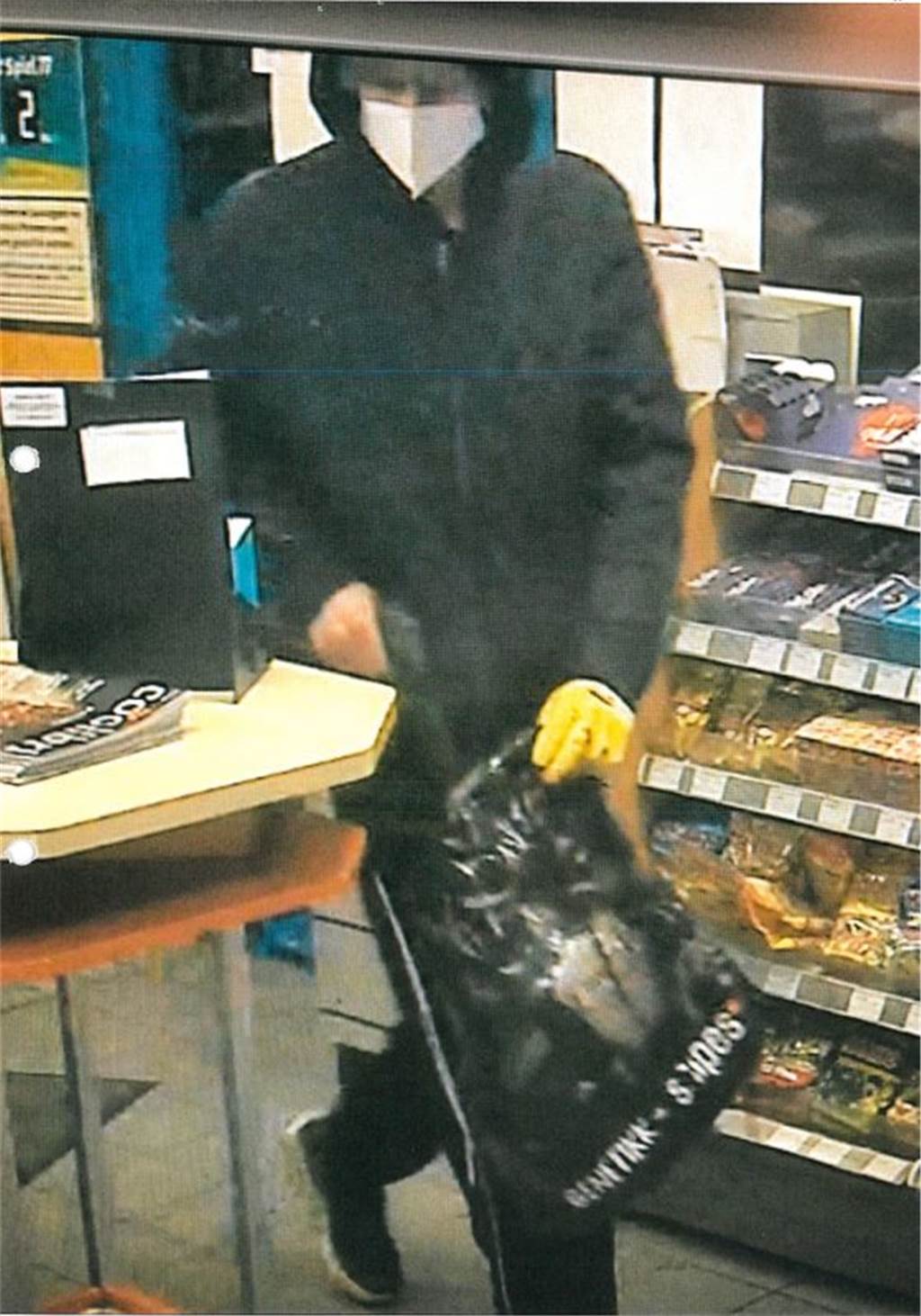 Polizei sucht mit Bildern nach Dortmunder Aral-Tankstellenräuber Tatverdächtiger
