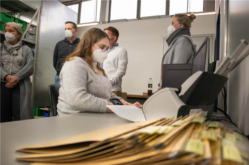 Digitalisierung von Akten: Gemeinde Nordkirchen holt sich Hilfe vor Ort Tausende Akten der Gemeinde Nordkirchen werden derzeit von Beschäftigten der Caritas-Werkstatt an der Mühlenstraße digitalisiert.