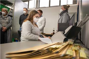 Tausende Akten der Gemeinde Nordkirchen werden derzeit von Beschäftigten der Caritas-Werkstatt an der Mühlenstraße digitalisiert.