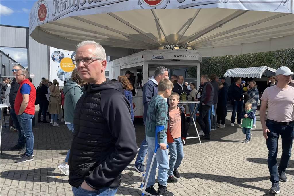 Tausende Besucher bei der Gewerbeschau 2024 im Oedinger Gewerbegebiet.