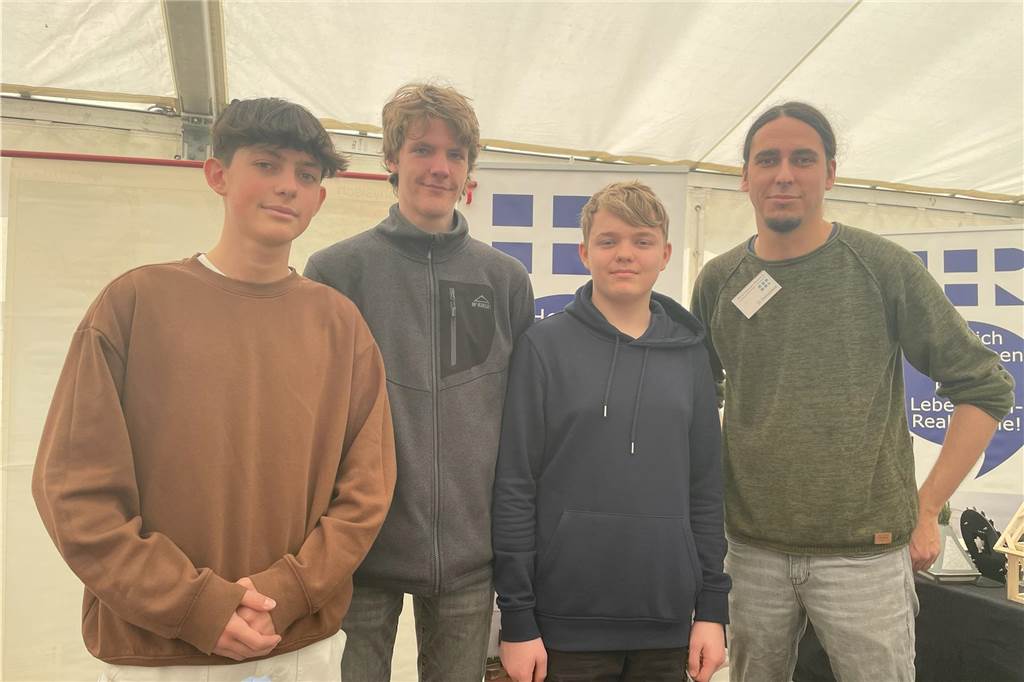 Tausende Besucher bei der Gewerbeschau 2024 im Oedinger Gewerbegebiet.