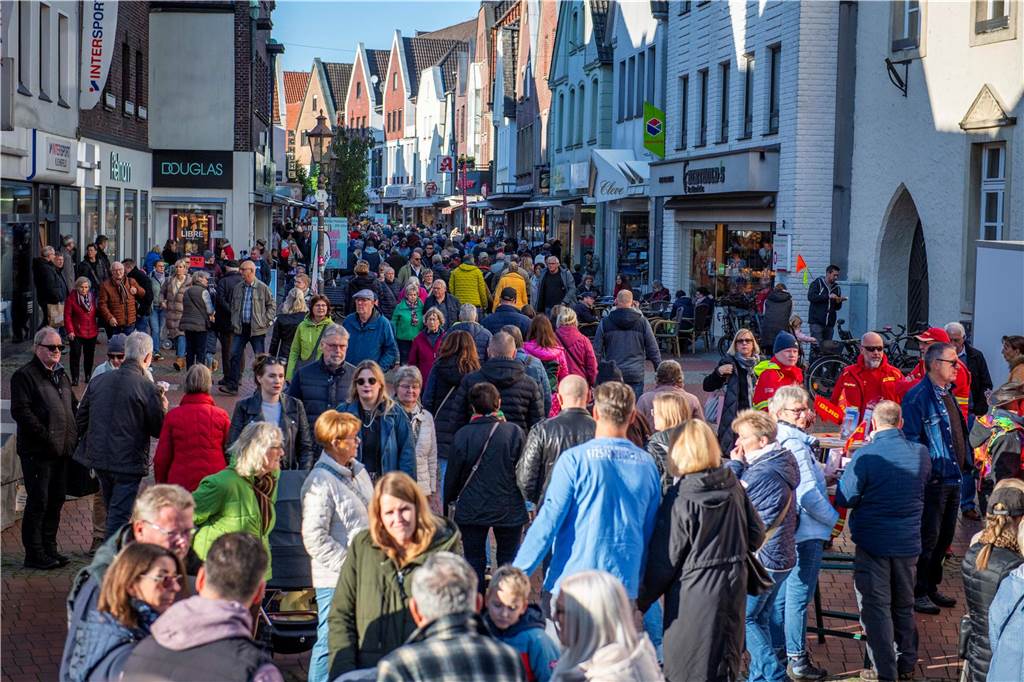 Tausende Besucher kamen am verkaufsoffenen Sonntag in der Halterner Innenstadt. Anlass war der traditionelle Gänsemarkt.