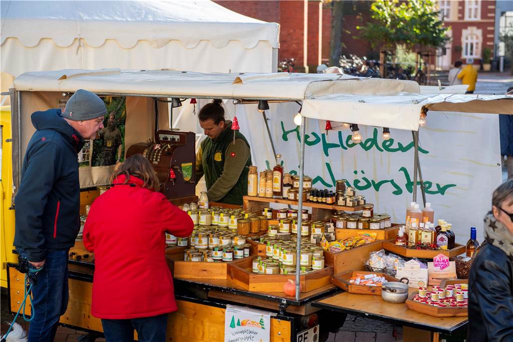 Tausende Besucher kamen am verkaufsoffenen Sonntag in der Halterner Innenstadt. Anlass war der traditionelle Gänsemarkt.