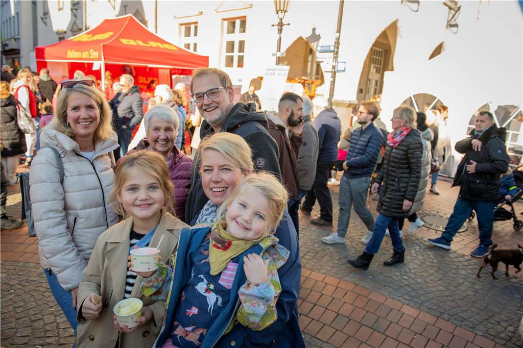 Tausende Besucher kamen am verkaufsoffenen Sonntag in der Halterner Innenstadt. Anlass war der traditionelle Gänsemarkt.
