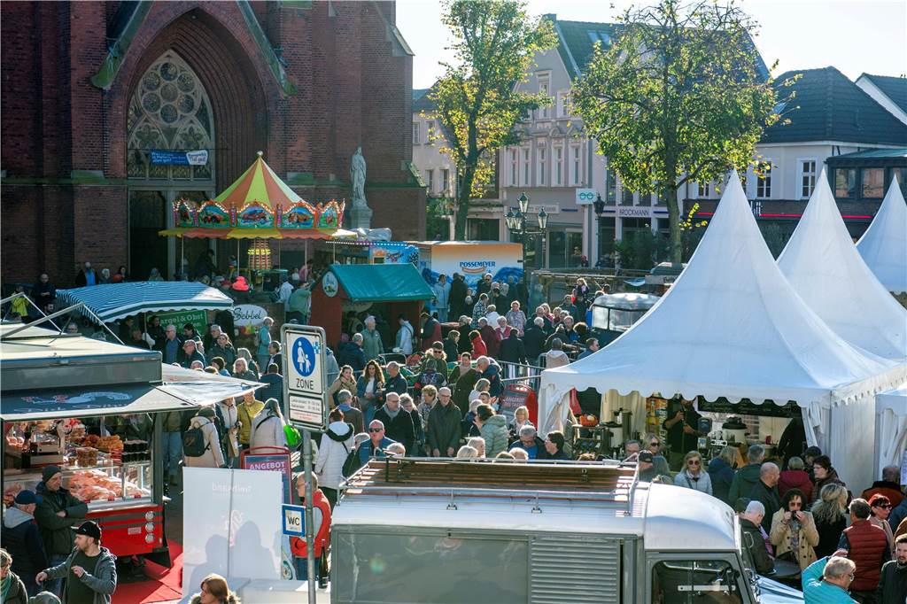 Tausende Besucher kamen am verkaufsoffenen Sonntag in der Halterner Innenstadt. Anlass war der traditionelle Gänsemarkt.