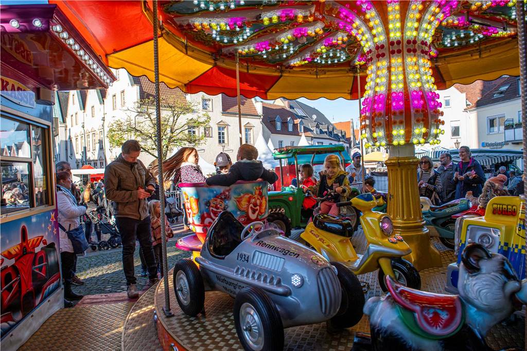 Tausende Besucher kamen am verkaufsoffenen Sonntag in der Halterner Innenstadt. Anlass war der traditionelle Gänsemarkt.