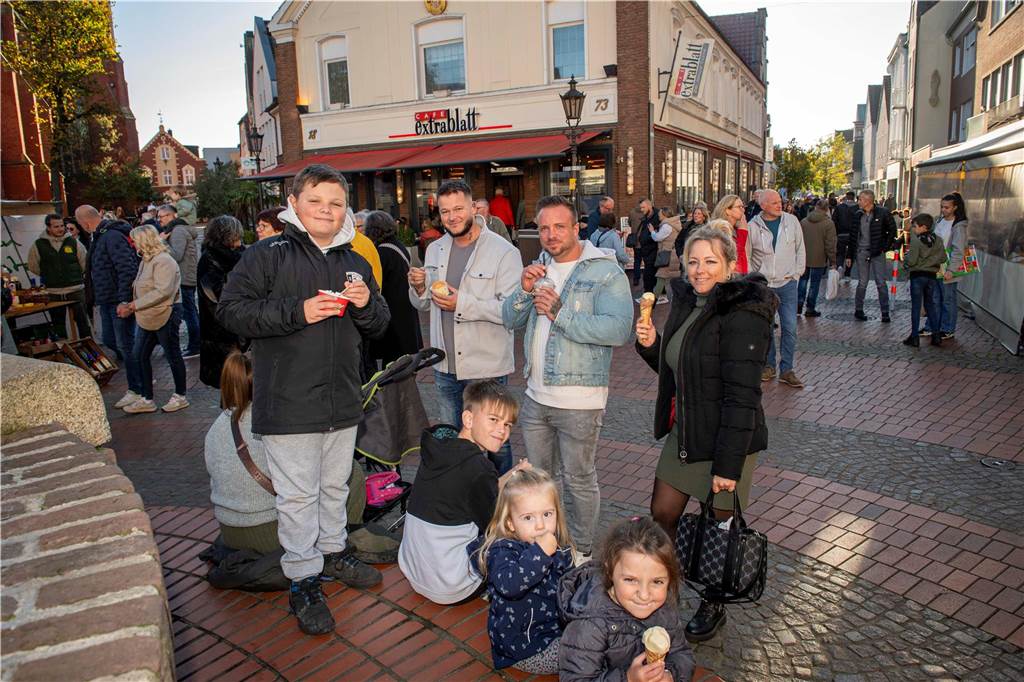 Tausende Besucher kamen am verkaufsoffenen Sonntag in der Halterner Innenstadt. Anlass war der traditionelle Gänsemarkt.