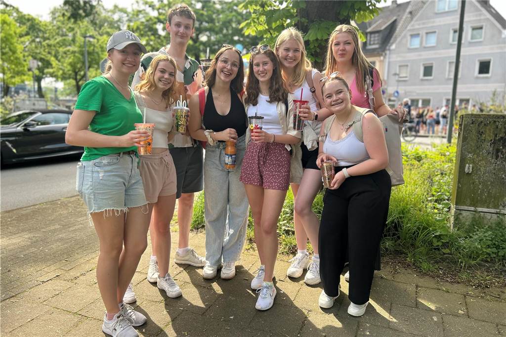 Tausende Halterner sind am 1. Mai 2024 gemeinsam um den Stausee gewandert.