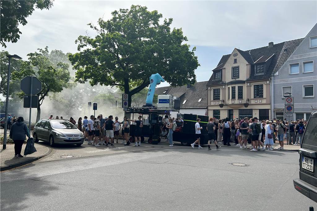 Tausende Halterner sind am 1. Mai 2024 gemeinsam um den Stausee gewandert.