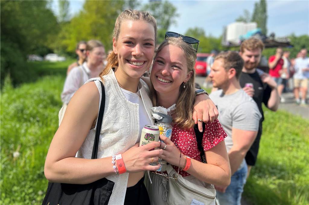 Tausende Halterner sind am 1. Mai 2024 gemeinsam um den Stausee gewandert.