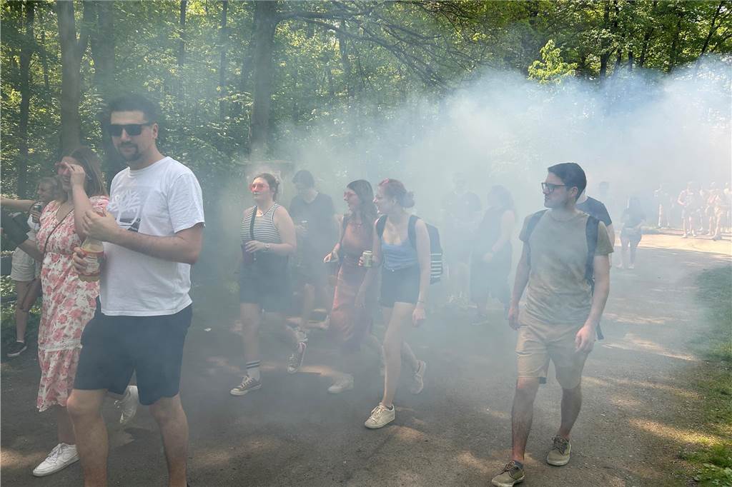 Tausende Halterner sind am 1. Mai 2024 gemeinsam um den Stausee gewandert.