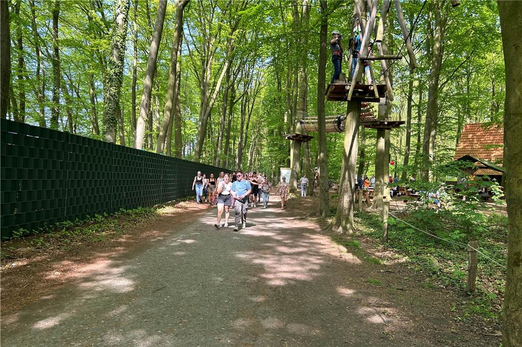 Tausende Halterner sind am 1. Mai 2024 gemeinsam um den Stausee gewandert.