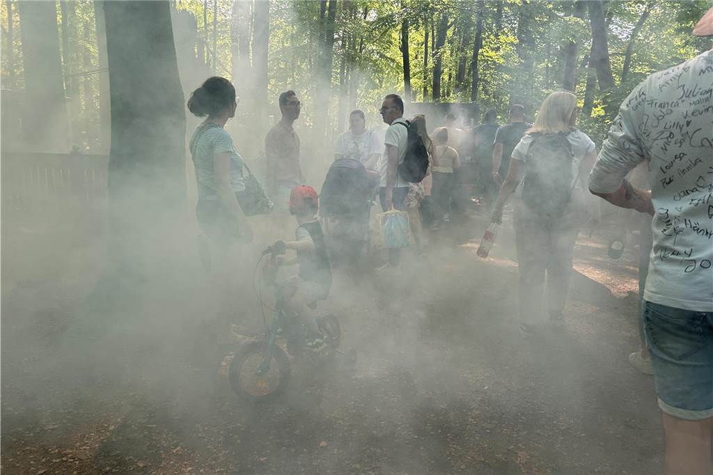 Tausende Halterner sind am 1. Mai 2024 gemeinsam um den Stausee gewandert.
