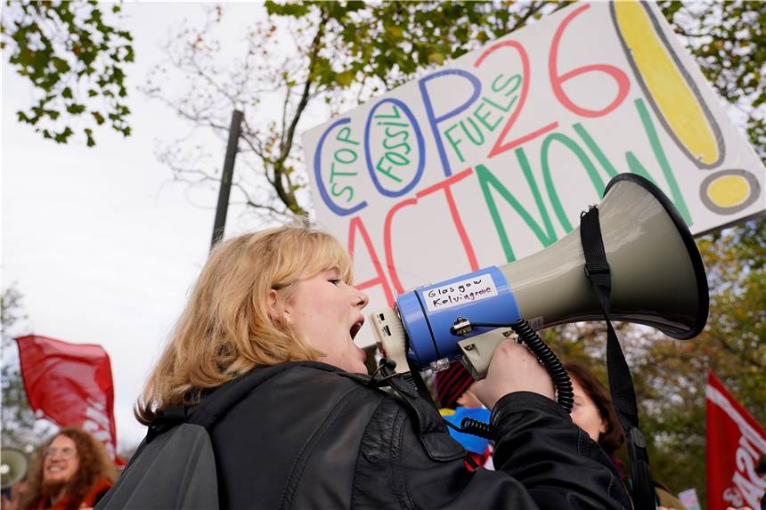Halbzeit bei COP26: Tausende demonstrieren für mehr Klimaschutz Tausende Menschen in Glasgow und anderswo auf der Welt demonstrieren während der Weltklimakonferenz für den Klimaschutz.