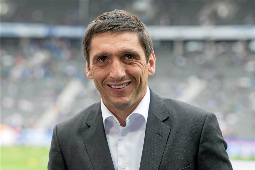 Tayfun Korkut folgt Hannes Wolf als Trainer des Vfb Stuttgart.