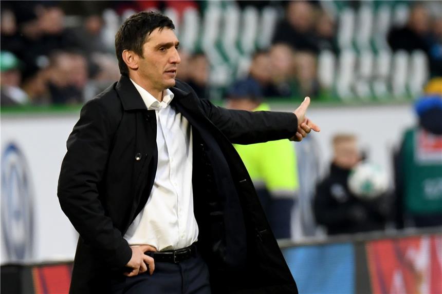 VfB 1:1 bei Korkut-Einstand - Bremen schockt Schalke Tayfun Korkut holte mit Stuttgart ein 1:1 in Wolfsburg.