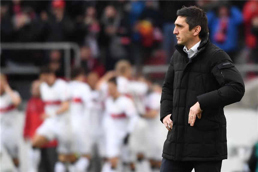 Tayfun Korkut und der VfB Stuttgart holten drei wichtige Punkte im Heimspiel gegen Borussia Mönchengladbach.