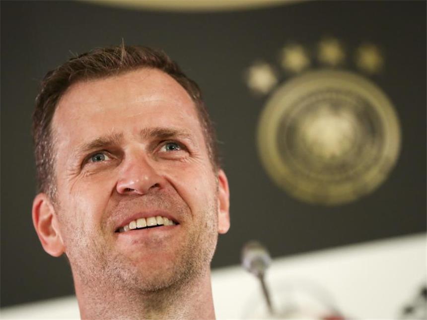 Bierhoff: Keine rasche Quartierentscheidung für WM Team-Manager Oliver Bierhoff kümmert sich um das WM-Quartier. Foto: Christian Charisius