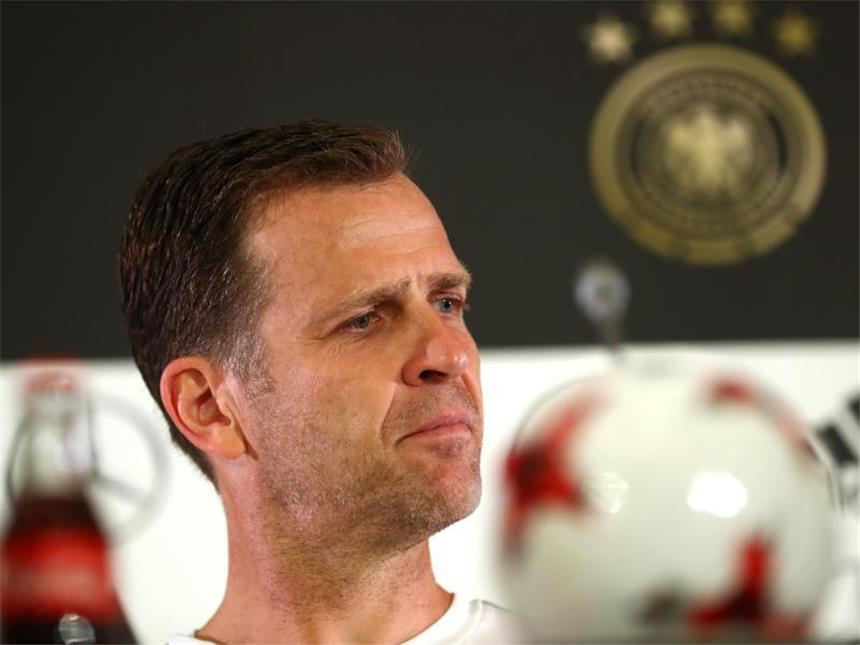 Bierhoff sichtet in Russland fleißig WM-Quartiere Teammanager Oliver Bierhoff sichtet während des Confed Cups in Russland auch schon Quartiere für die WM 2018. Foto: Christian Charisius