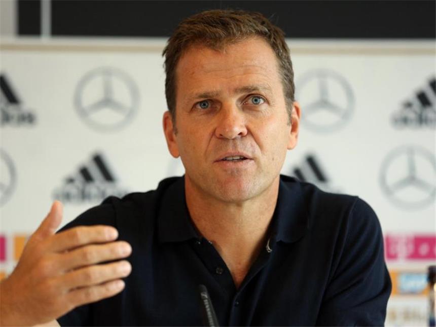 Bierhoff kontert Kritik aus München und Dortmund Teammanager Oliver Bierhoff wirft sich für die Nationalmannschaft in die Bresche. Foto: Ina Fassbender