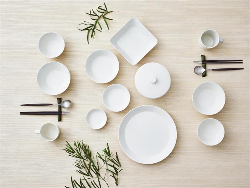 Neuer Fokus bei Küchen- und Essgeschirr Teema Tiimi heißt eine Ergänzung zum Designklassiker Teema aus dem Haus Iittala. Foto: Iittala/dpa-tmn