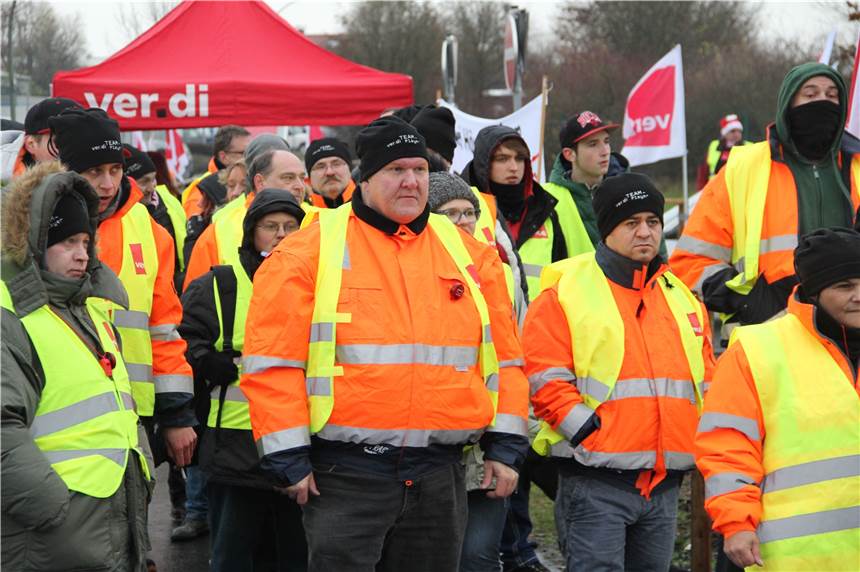 Streik vor dem Ostergeschäft: Verdi-Mitglieder legen die Arbeit nieder bei Amazon in Werne Teile der Amazon-Belegschaft treten in den Streik.
